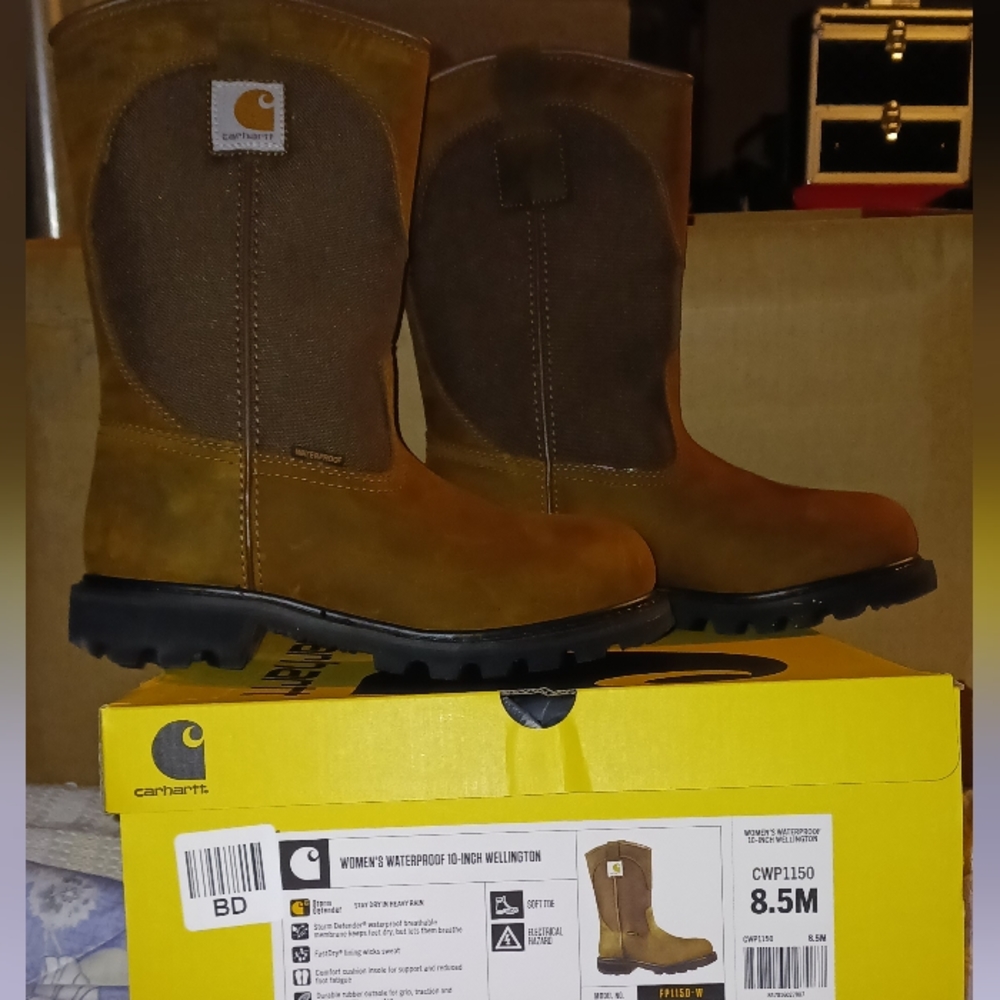 Womens 8.5 non steel toe Carhart work boot